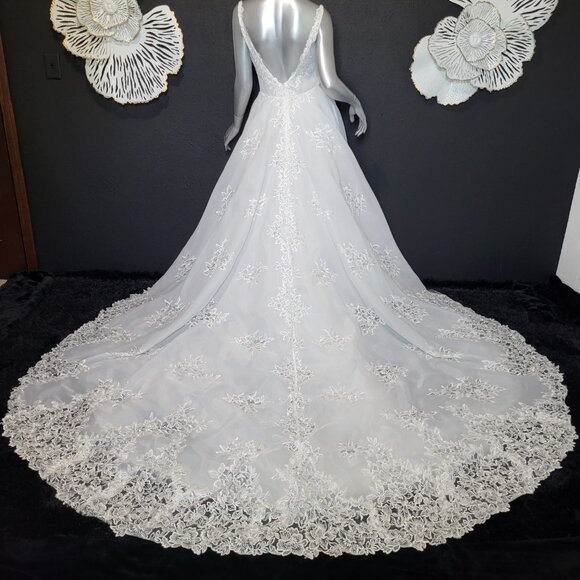 NWT~$2899~CALLA BLANCHE~8/10~IVORY LACE EMBROIDERED BALL GOWN WEDDING DRESS - Picture 1 of 16